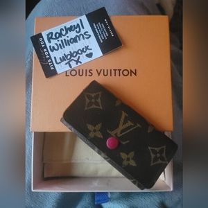 Louis Vuitton Monogram 4 Ring Keyholder with Fuchsia Button & Interior